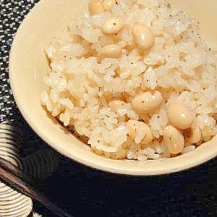 大豆でいろいろ♪土鍋で大豆の炊き込みご飯